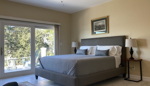 Deluxe Room, 1 King Bed, Patio, River View