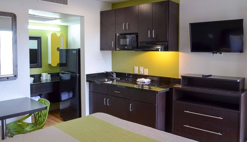 Deluxe Room, 1 Queen Bed, Non Smoking, Kitchenette