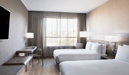 Room, 2 Queen Beds, City View (Mobility Accessible, Roll-In Shower)