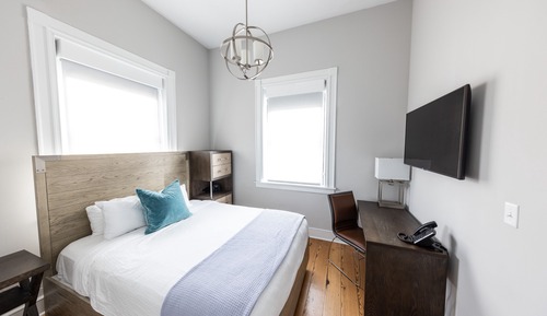 Deluxe Suite, 1 Queen Bed with Sofa bed