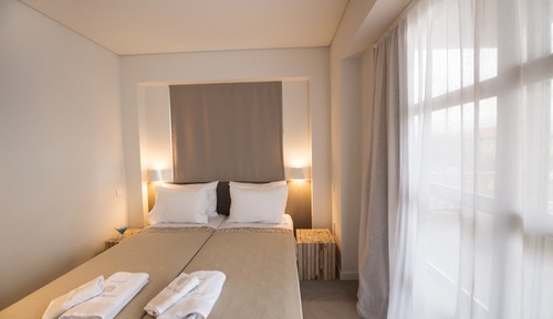 Suite, Pool View