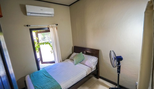 Comfort Single Room, 1 Twin Bed, Shared Bathroom, Park View