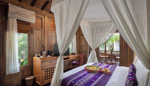 Wooden Pool Villa with Living Room