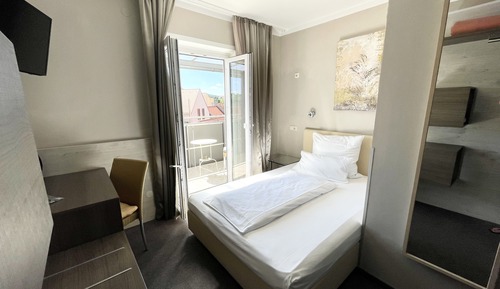 Single Room, Balcony