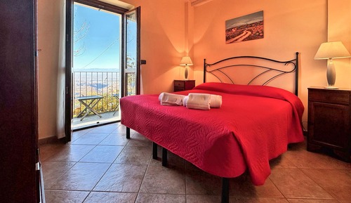 Classic Apartment, 1 Bedroom, Balcony, Mountainside