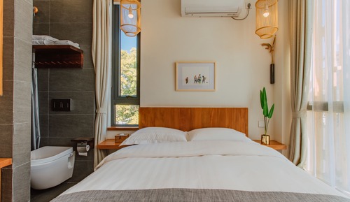 Courtyard2- Comfort Room 
