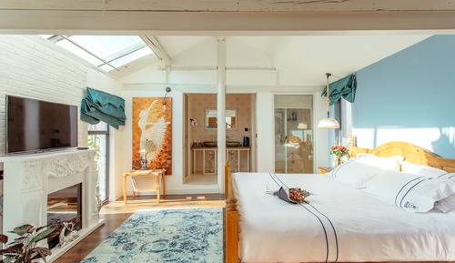 Courtyard 1-Room