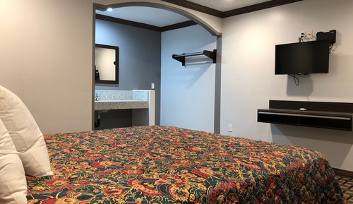 Room, 1 King Bed, Smoking