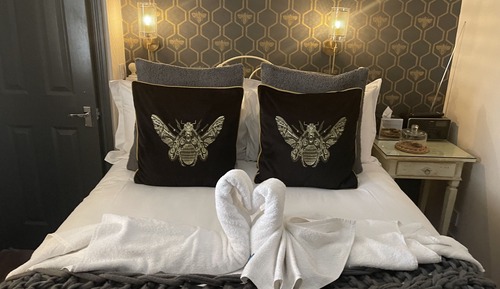 Classic Double Room, Ensuite (room 7)