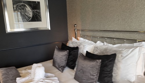 Superior Double Room, Ensuite, Partial Sea View (room no 8)