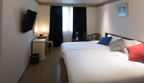 Room (Hollywood)