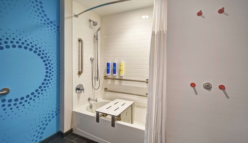Room, 2 Queen Beds, Accessible, Bathtub
