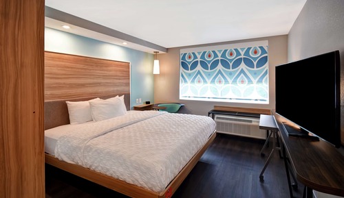 Room, 1 King Bed, Accessible (Hearing)
