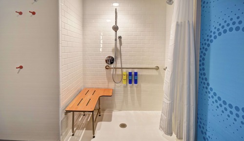 Room, 2 Queen Beds, Accessible (Roll-In Shower)