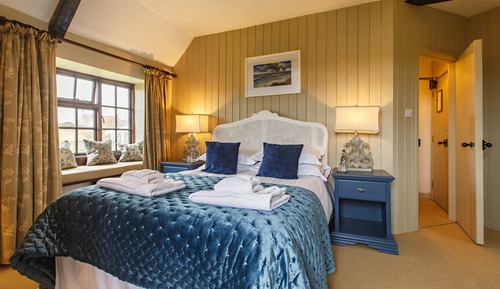 Deluxe Double Room, Ensuite, River View (River Room)