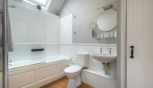 Classic Double Room, Ensuite, Courtyard View (Boat House)