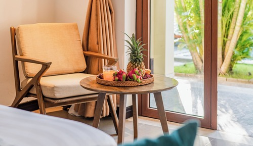 Deluxe Room, 1 King Bed, Pool View