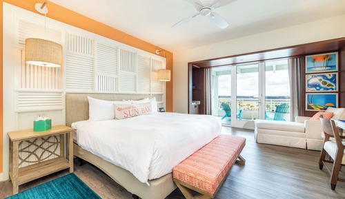 Room, 1 King Bed, Mobility Accessible, Pool View