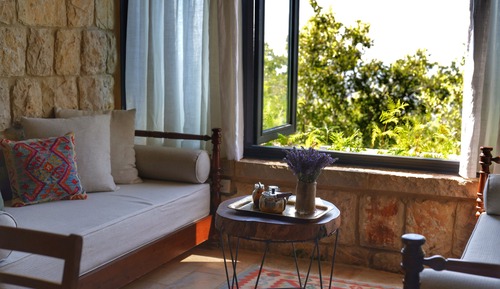Room (Maisonette)