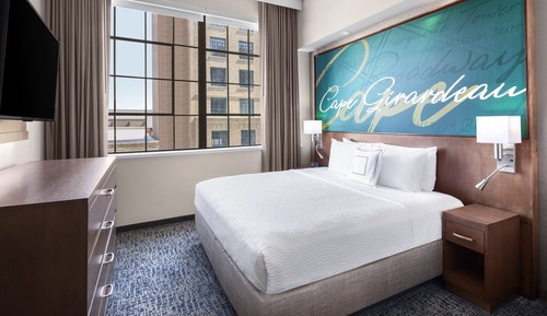 Suite, 1 Bedroom (Mobility/Hearing Access, Roll-In Shwr)
