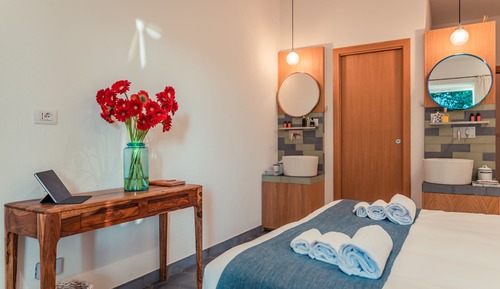 Junior Suite, 1 King Bed, Terrace, Mountain View