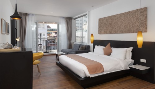Penthouse Studio