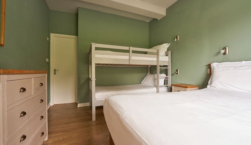 Apartment (Sleeps 4)