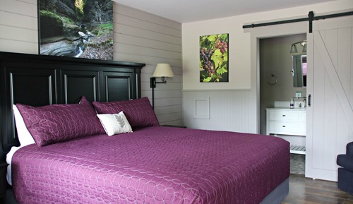 Standard Room, 1 King Bed, Lake View