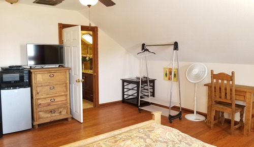 Basic Studio Suite, 1 Queen Bed, Kitchenette