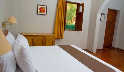 Double Room, 1 Queen Bed