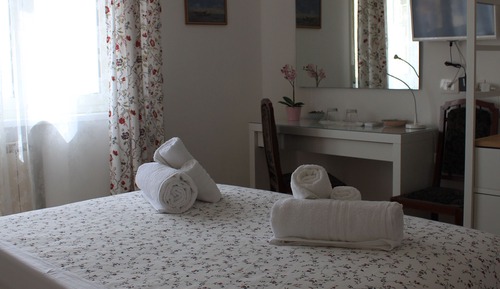Classic Room, Valley View (Private External Bathroom)