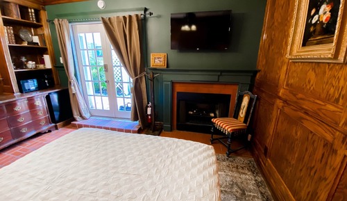 The Oxford Suite