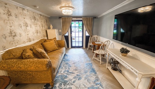 The Chic Studio Cottage