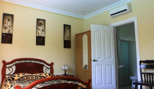Queen Room, Pool View