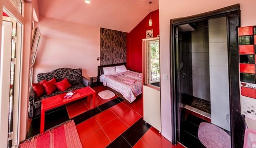 Cottage (Red)