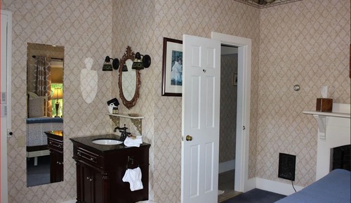 Room, Private Bathroom (Somes Sound - Queen Fireplace Room)
