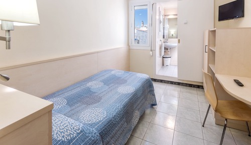 Single Room, Private Bathroom