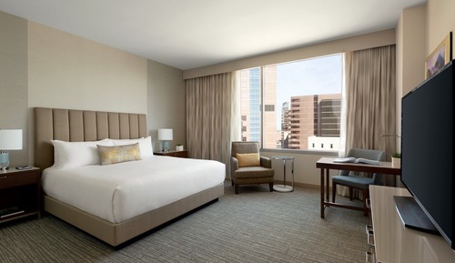 Junior Suite, 1 King Bed, Club Lounge Access