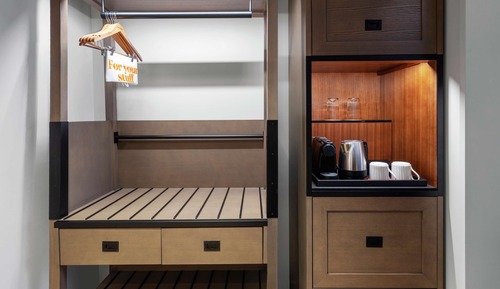 Room, 1 King Bed, Accessible (Mobility & Hearing, Roll-in Shower)
