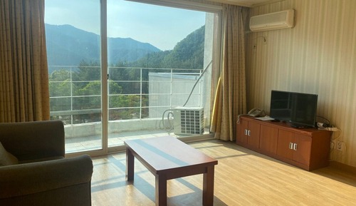 Gold Suite B