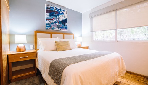 Premium Apartment, 1 Queen Bed with Sofa bed, Private Bathroom, City View