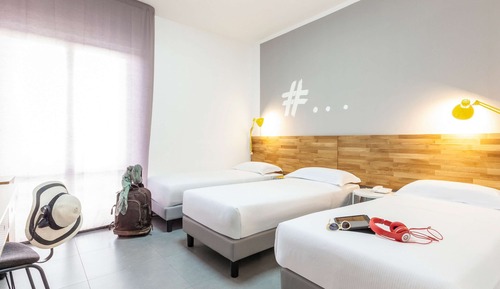 Room, Multiple Beds