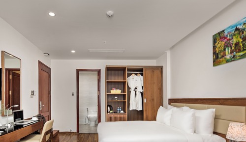 Deluxe Double Room, City View