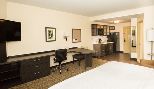 Studio Suite, 1 Queen Bed, Accessible, Kitchen (Communication)