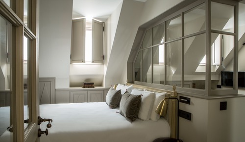 Junior Suite (Charles V Le Sage)