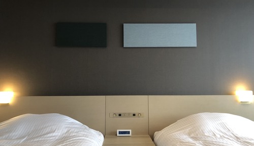 Twin Room, Smoking