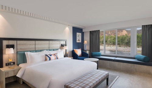 Premium Room, 1 King Bed, River View