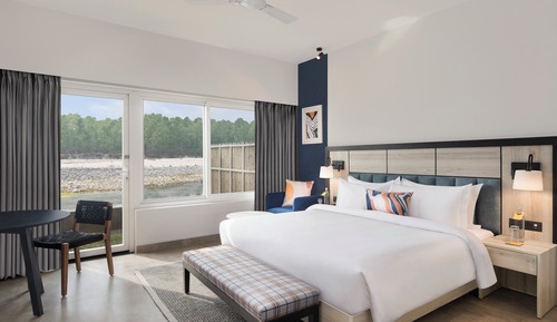 Premium Room, 1 King Bed, River View