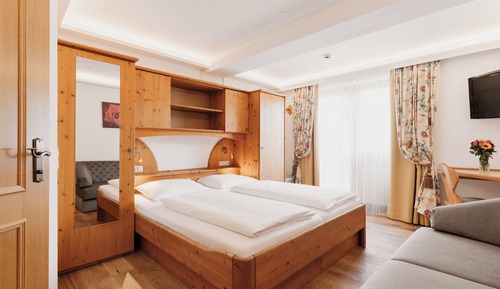 Standard Double Room, 1 Queen Bed, Non Smoking, Valley View