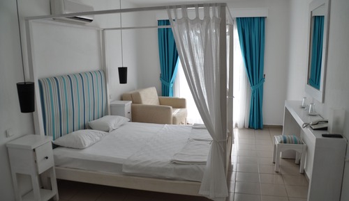 Standard Room, 1 Bedroom, Pool View, Beachfront